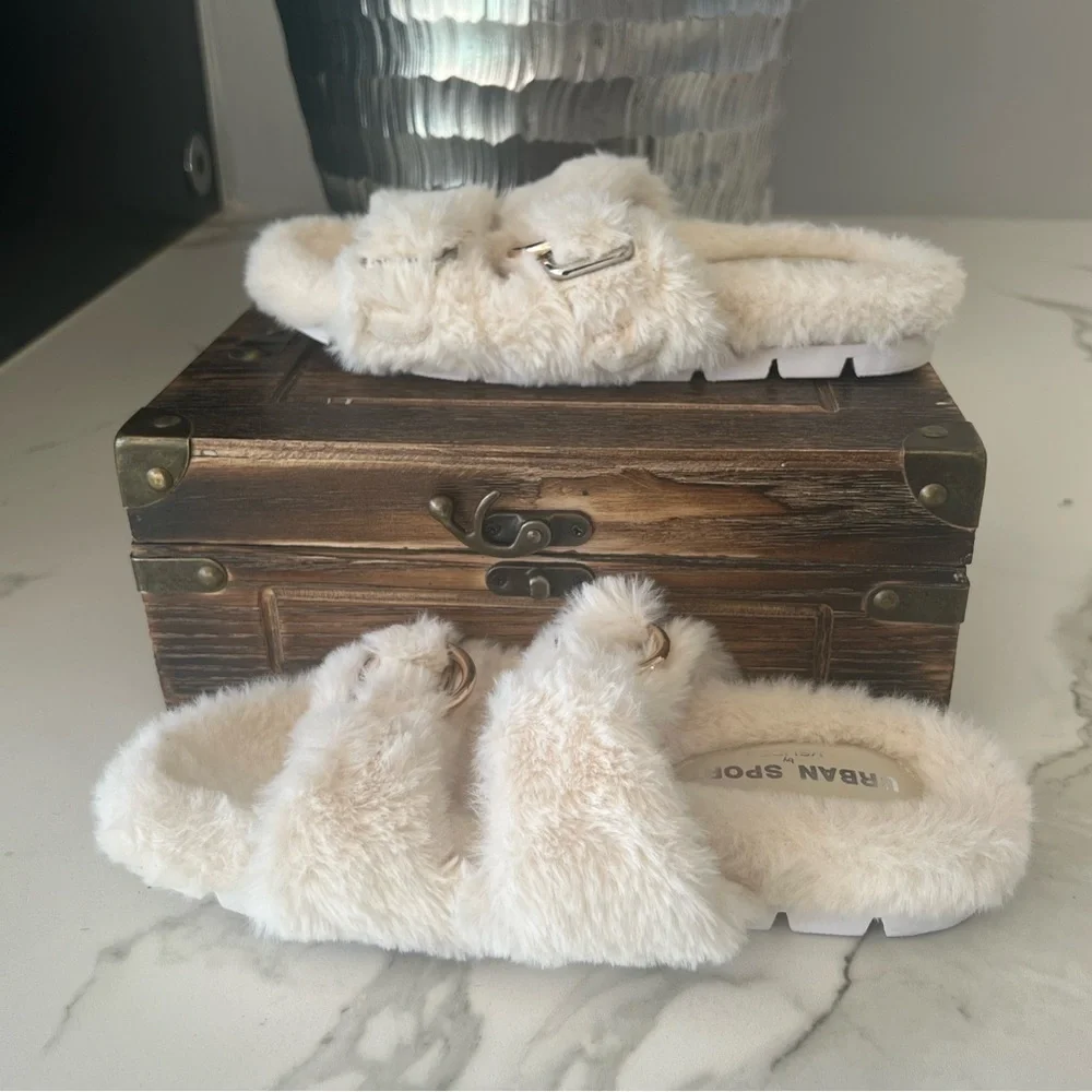 J/Slides Urban Sport J Slides Babee Faux Fur in Cream - Picture 5 of 8